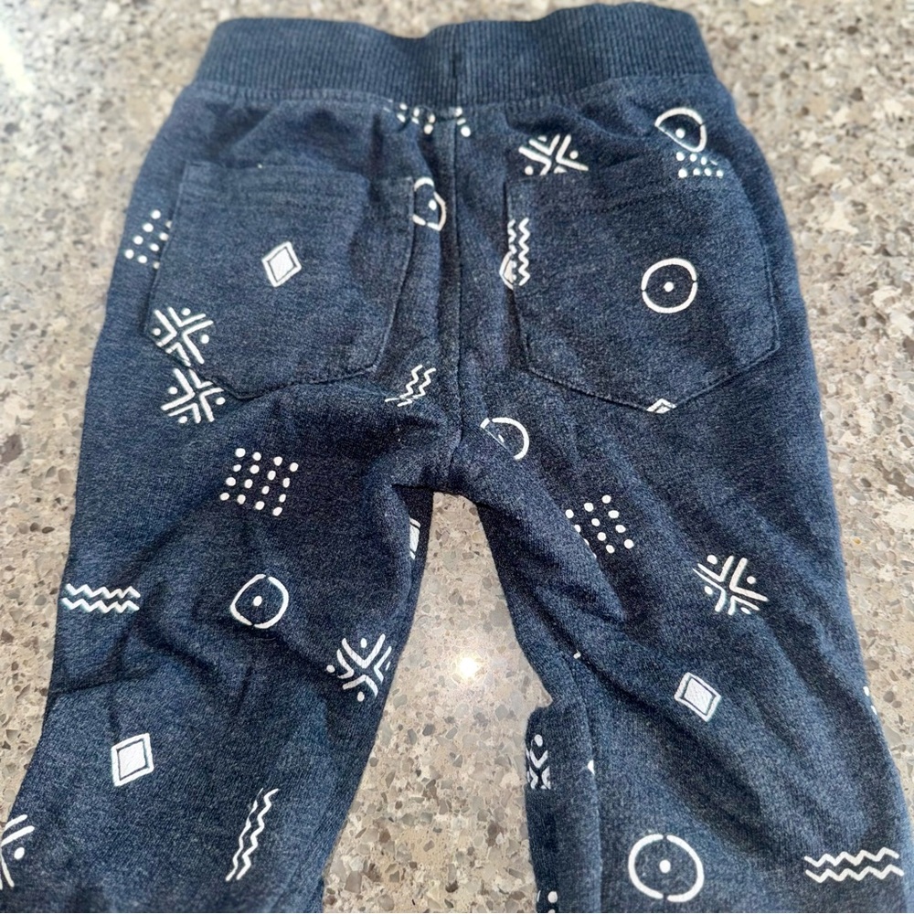 Genuine Kids l Aztec-ish Patterned Black Jogger Pants l Size 2T - Picture 9 of 9